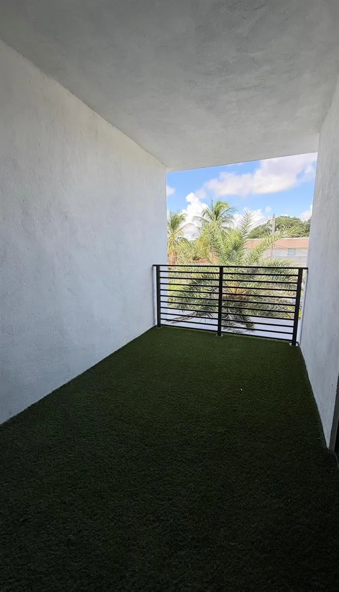 2511 PIERCE STREET #3 Hollywood, FL 33020