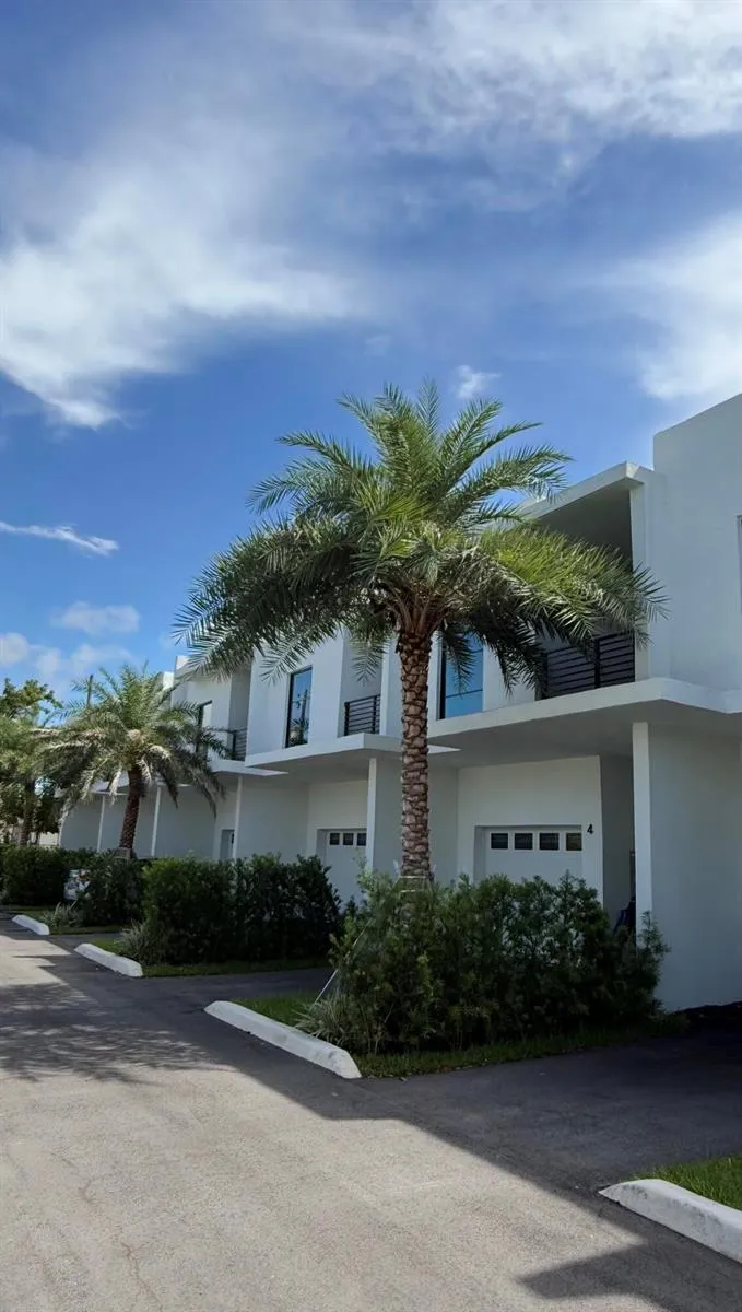 2511 PIERCE STREET #3 Hollywood, FL 33020