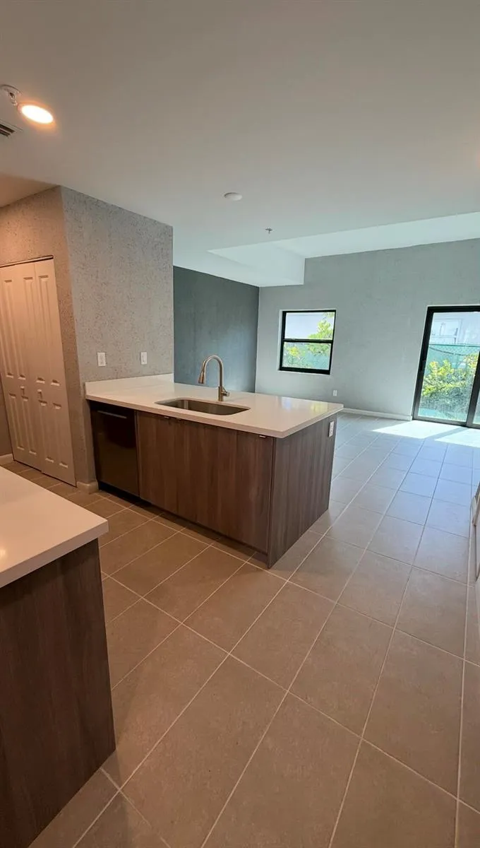 2511 PIERCE STREET #3 Hollywood, FL 33020