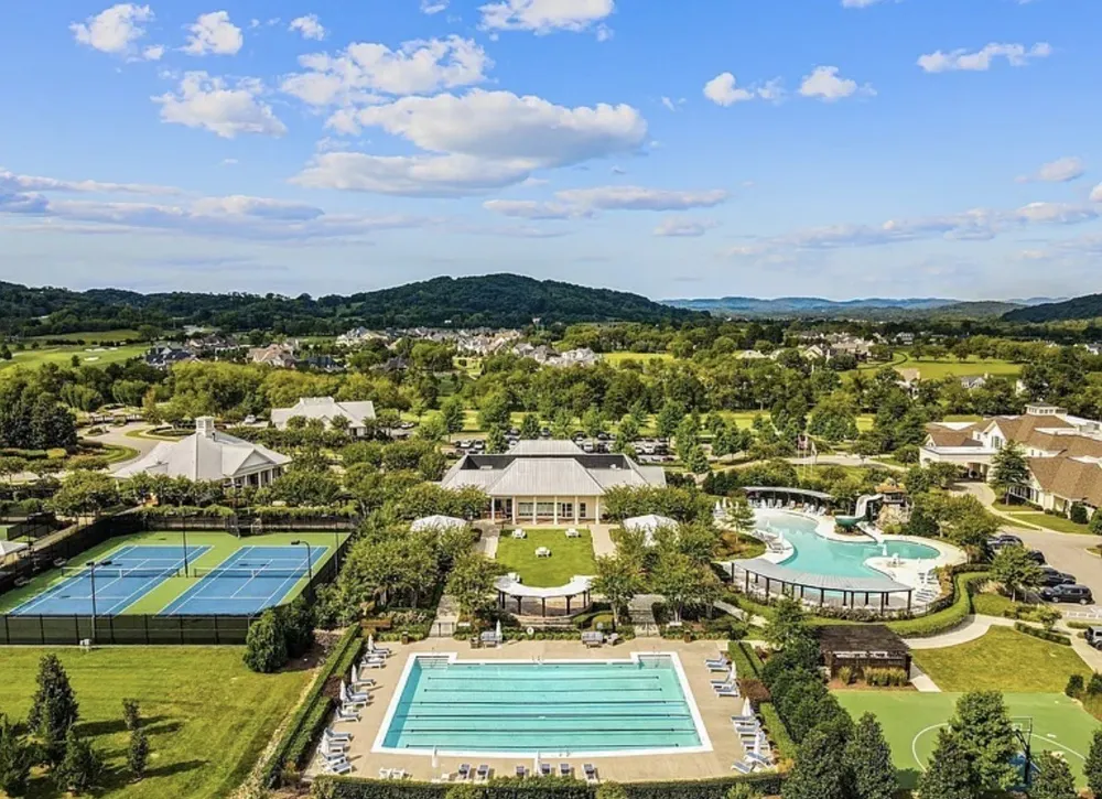 8645 Belladonna Dr College Grove, TN 37046