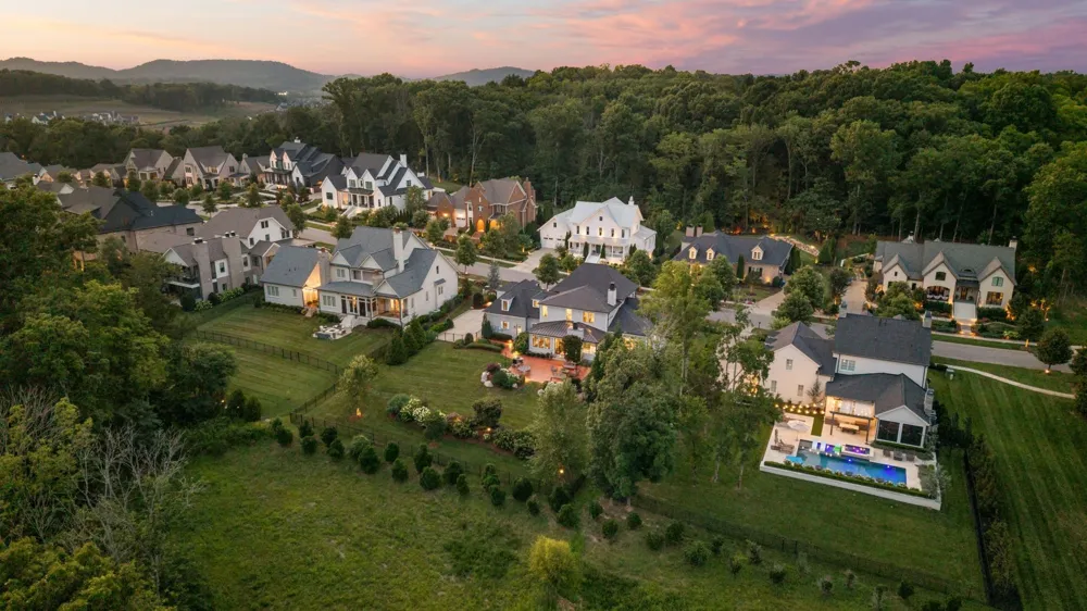 8645 Belladonna Dr College Grove, TN 37046