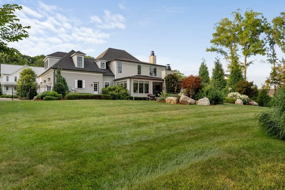 8645 Belladonna Dr College Grove, TN 37046