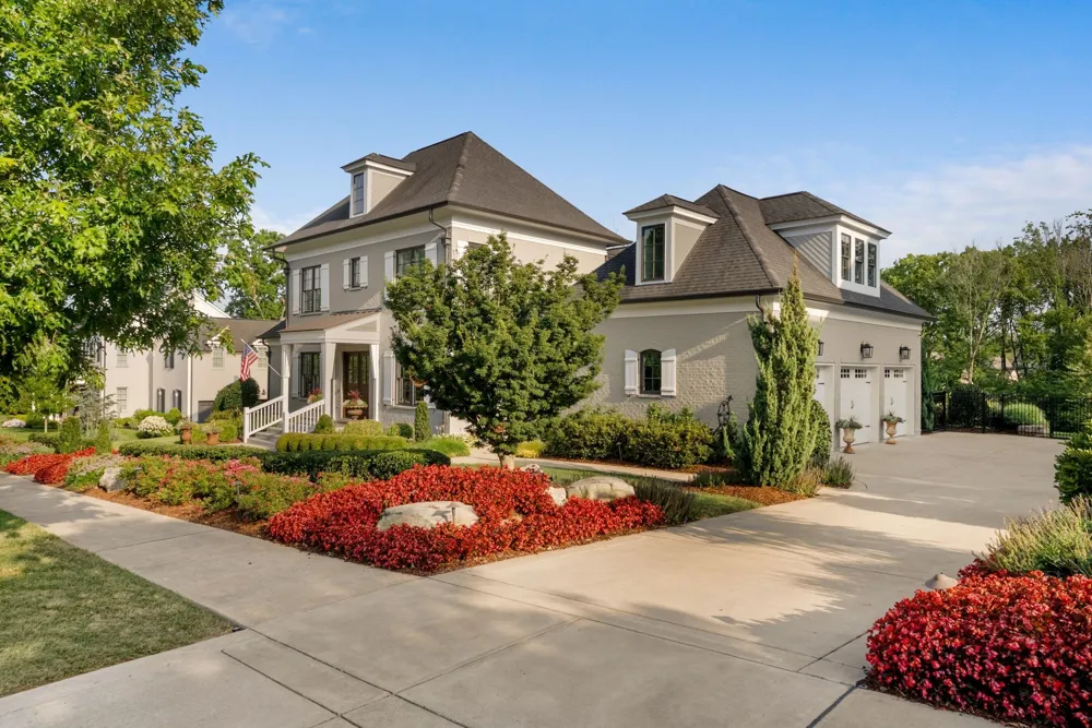 8645 Belladonna Dr College Grove, TN 37046