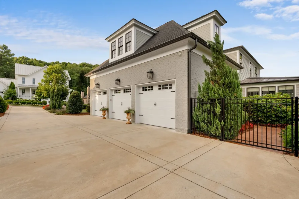 8645 Belladonna Dr College Grove, TN 37046