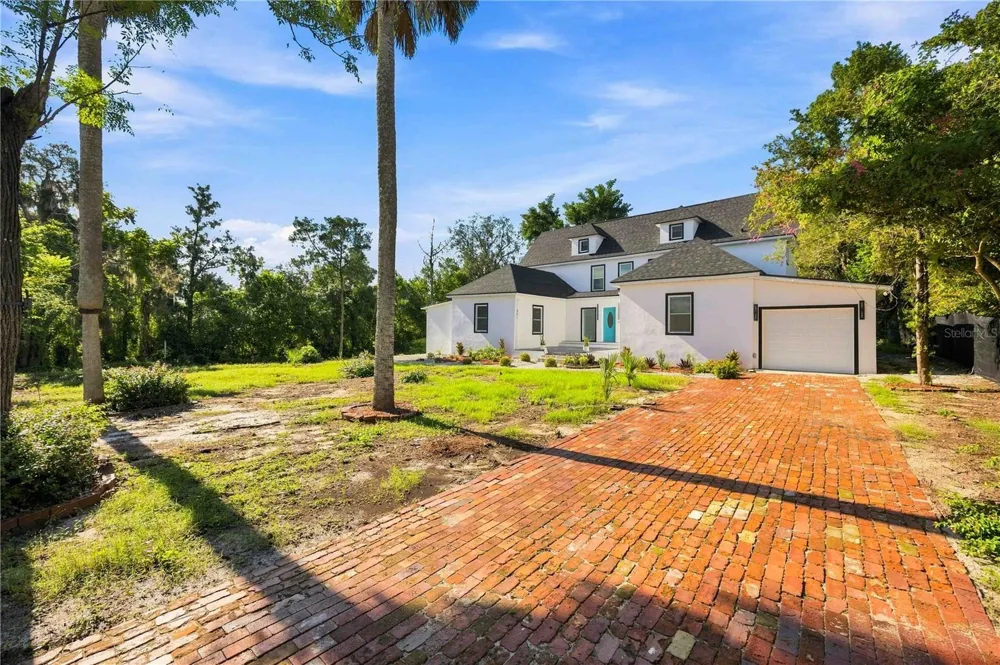 401 OLD SCHOOL HOUSE ROAD E Loughman, FL 33858