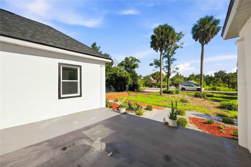401 OLD SCHOOL HOUSE ROAD E Loughman, FL 33858
