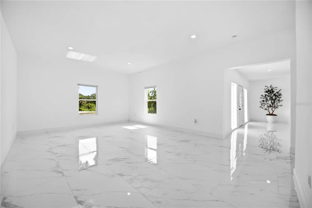 401 OLD SCHOOL HOUSE ROAD E Loughman, FL 33858