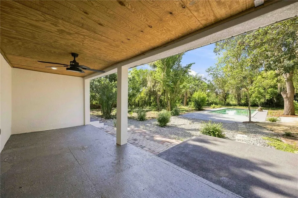 401 OLD SCHOOL HOUSE ROAD E Loughman, FL 33858