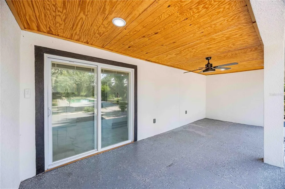 401 OLD SCHOOL HOUSE ROAD E Loughman, FL 33858