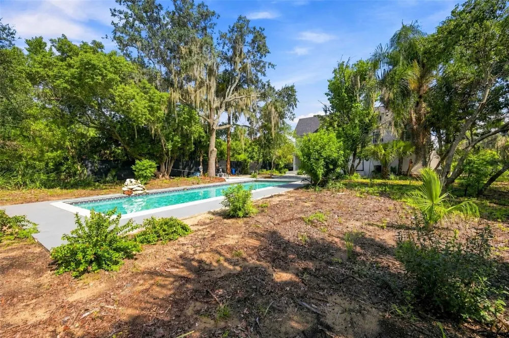 401 OLD SCHOOL HOUSE ROAD E Loughman, FL 33858