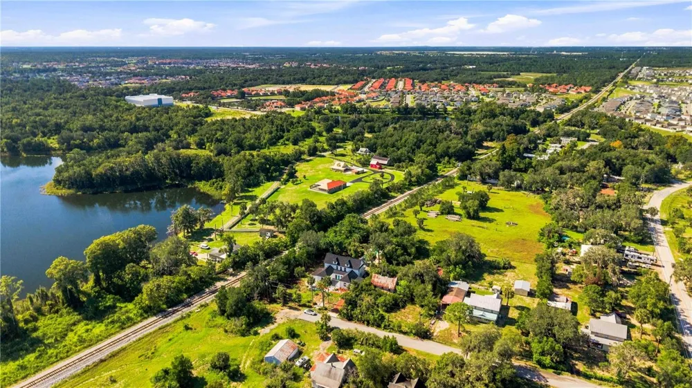 401 OLD SCHOOL HOUSE ROAD E Loughman, FL 33858