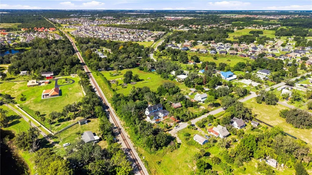 401 OLD SCHOOL HOUSE ROAD E Loughman, FL 33858