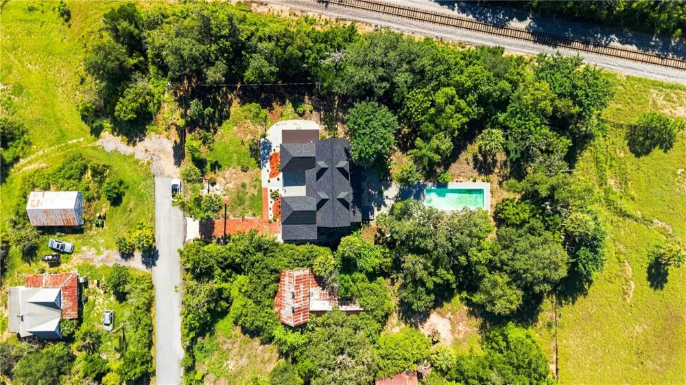 401 OLD SCHOOL HOUSE ROAD E Loughman, FL 33858