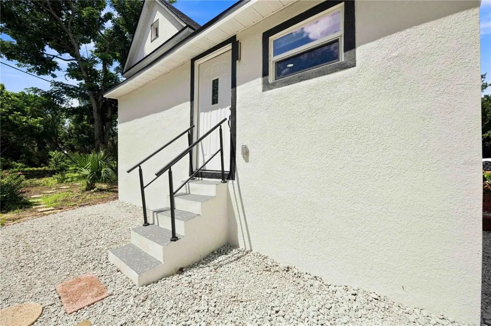 401 OLD SCHOOL HOUSE ROAD E Loughman, FL 33858