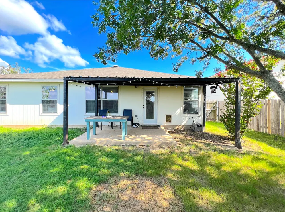 2204 Brewers Place Taylor, TX 76574