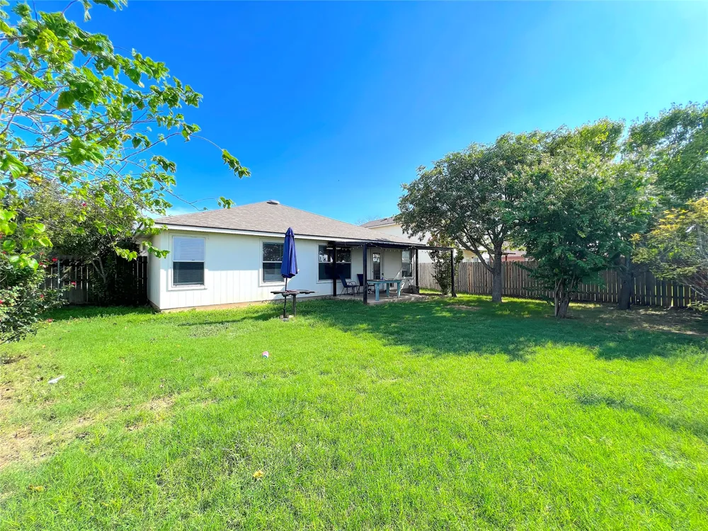 2204 Brewers Place Taylor, TX 76574