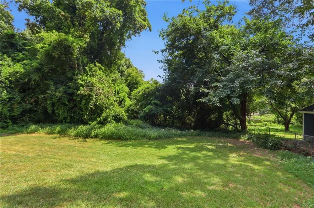 2318 Ousley Court Decatur, GA 30032