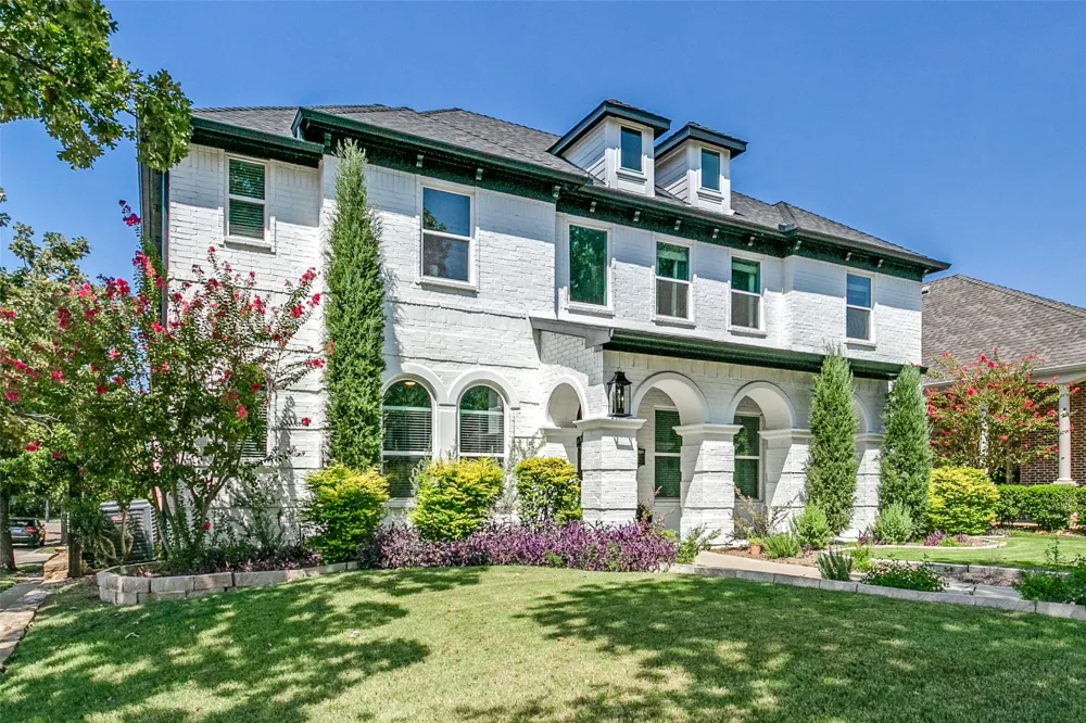 2301 Queen Morgan Lane Lewisville, TX 75056
