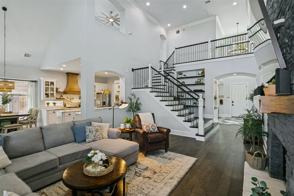 2301 Queen Morgan Lane Lewisville, TX 75056