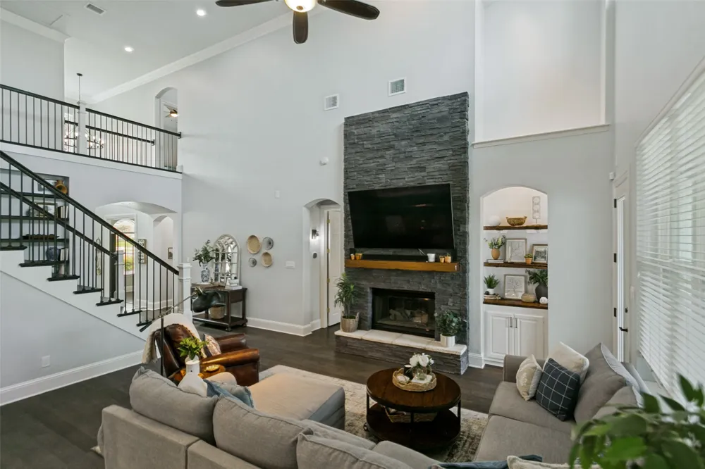 2301 Queen Morgan Lane Lewisville, TX 75056