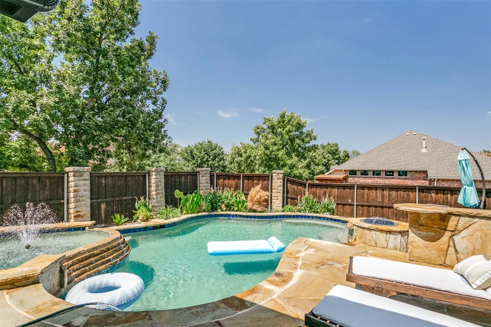 2301 Queen Morgan Lane Lewisville, TX 75056