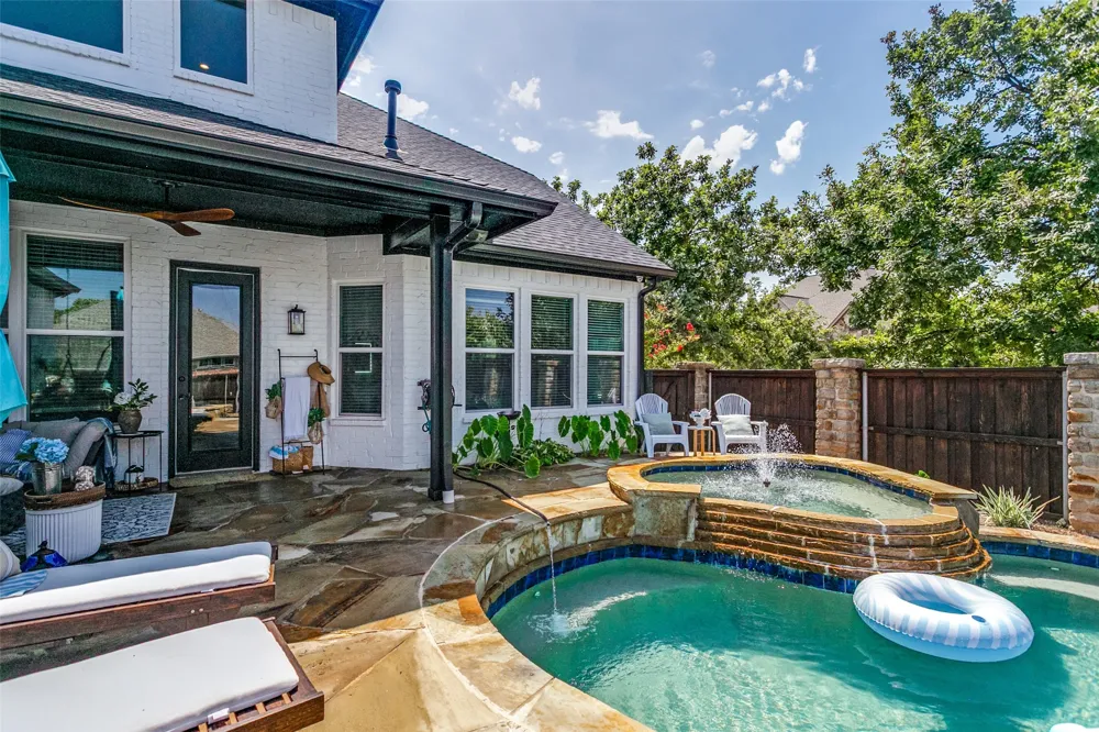 2301 Queen Morgan Lane Lewisville, TX 75056
