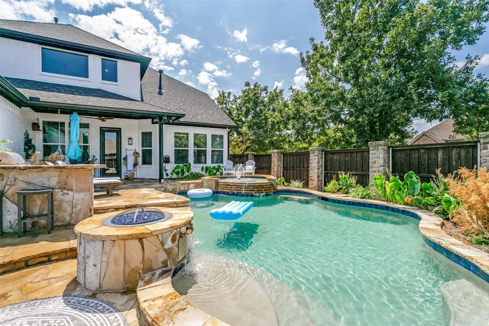 2301 Queen Morgan Lane Lewisville, TX 75056