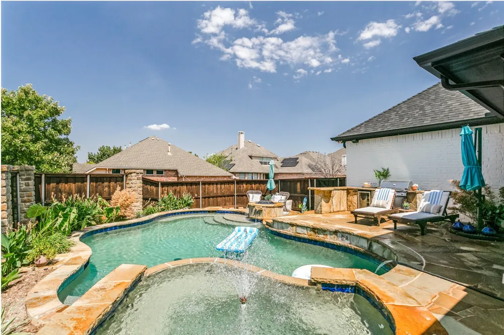 2301 Queen Morgan Lane Lewisville, TX 75056