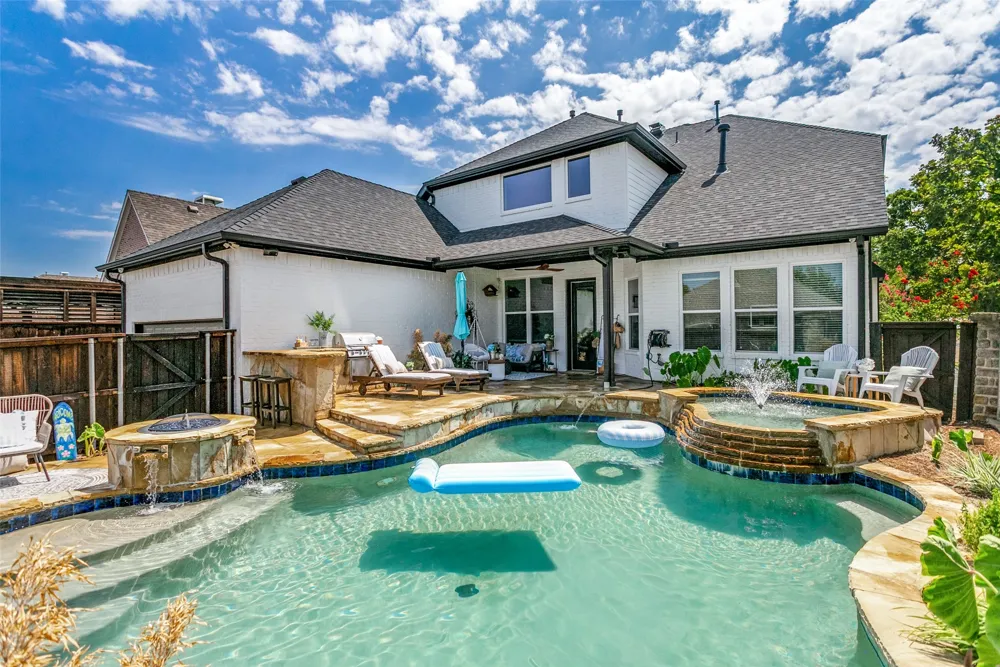 2301 Queen Morgan Lane Lewisville, TX 75056