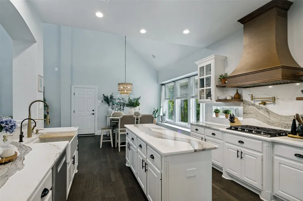 2301 Queen Morgan Lane Lewisville, TX 75056