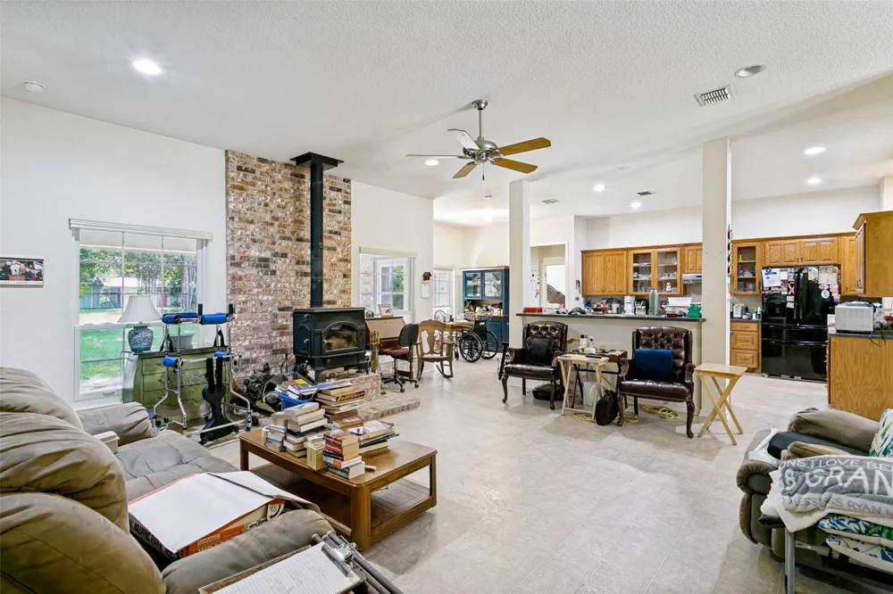 1425 Tobie Layne Street Benbrook, TX 76126