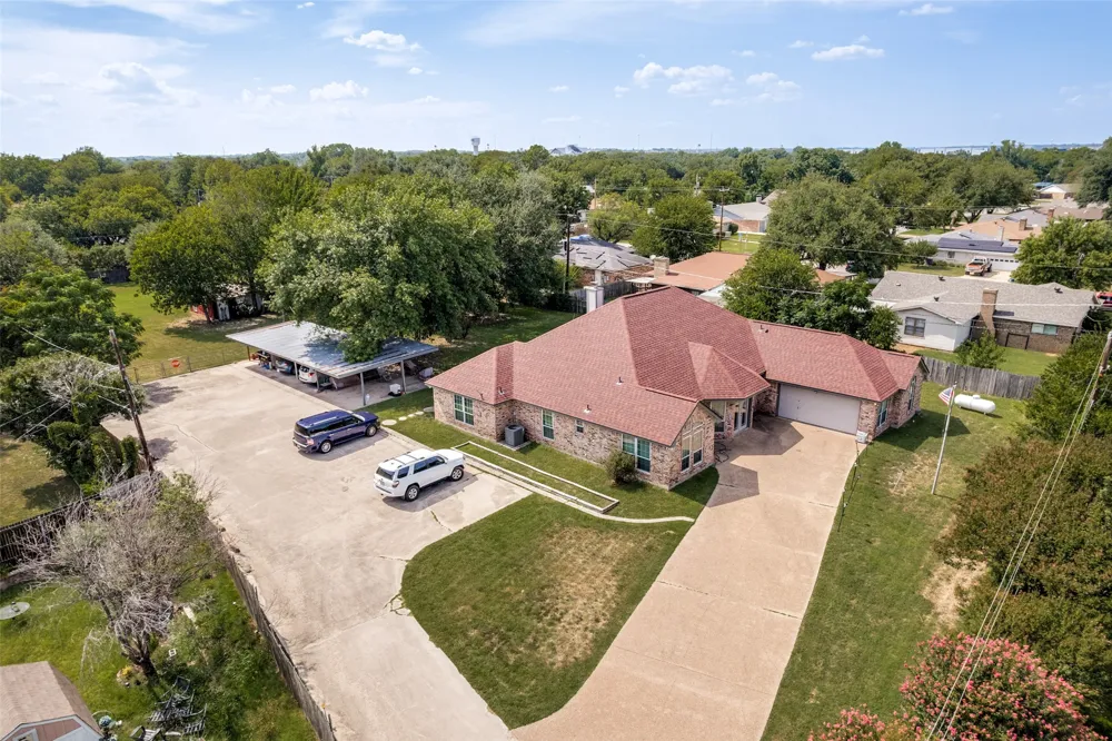 1425 Tobie Layne Street Benbrook, TX 76126