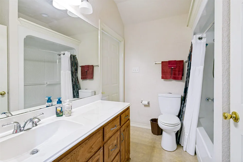 1425 Tobie Layne Street Benbrook, TX 76126