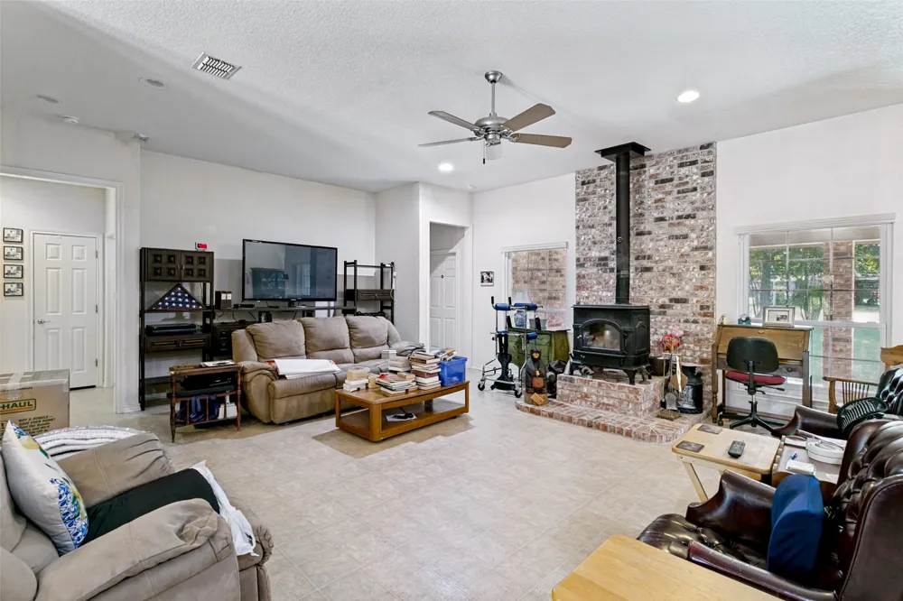 1425 Tobie Layne Street Benbrook, TX 76126