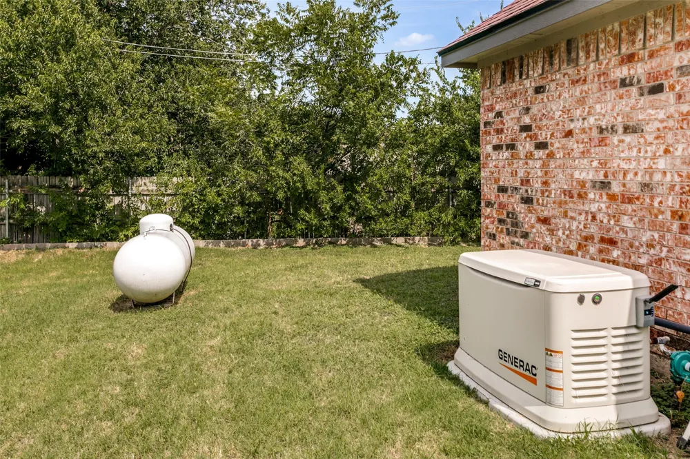 1425 Tobie Layne Street Benbrook, TX 76126