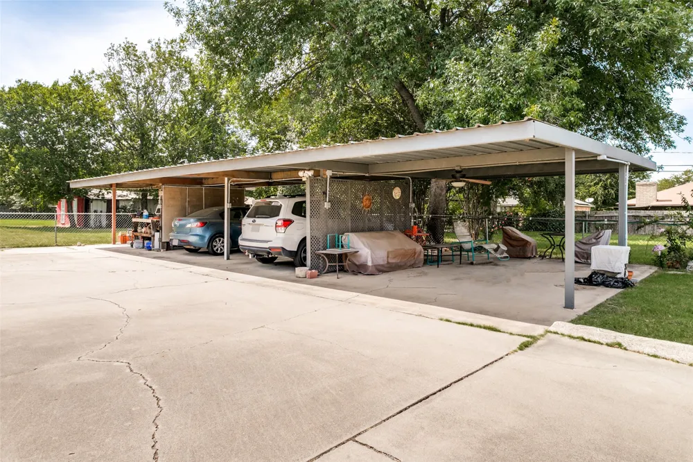 1425 Tobie Layne Street Benbrook, TX 76126