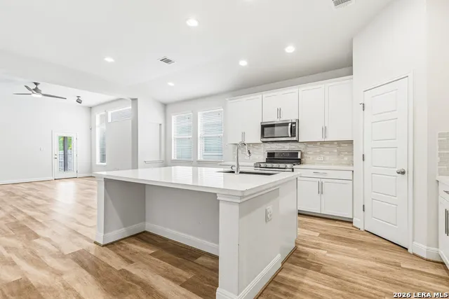 12422 Chena Lk San Antonio, TX 78249