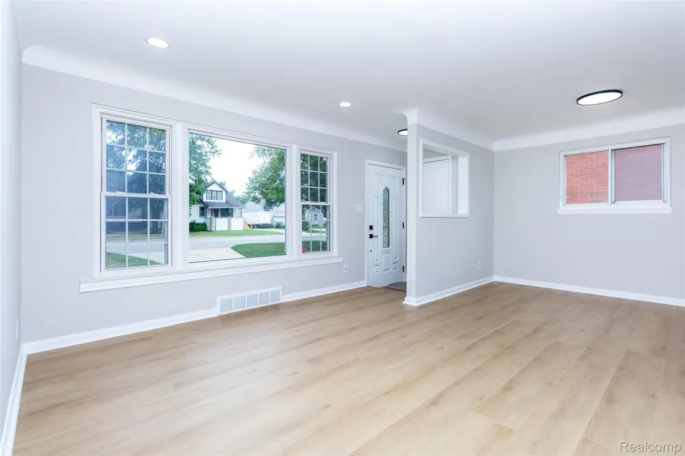 22330 E 12 Mile Road St Clair Shores City, MI 48081