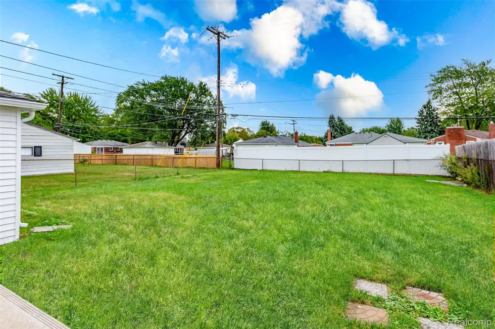 22330 E 12 Mile Road St Clair Shores City, MI 48081