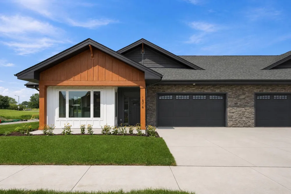 16316 Esprit Court Lakeville, MN 55044