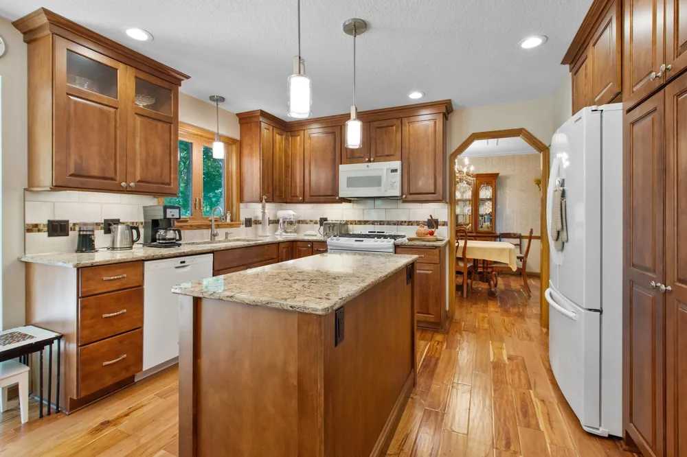8978 Jewel Avenue S Cottage Grove, MN 55016