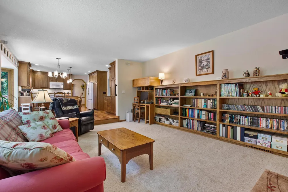 8978 Jewel Avenue S Cottage Grove, MN 55016
