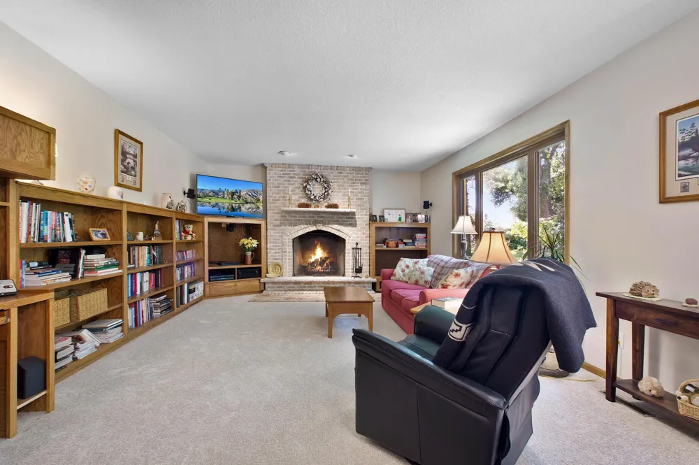 8978 Jewel Avenue S Cottage Grove, MN 55016