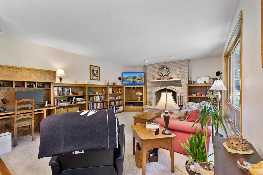8978 Jewel Avenue S Cottage Grove, MN 55016