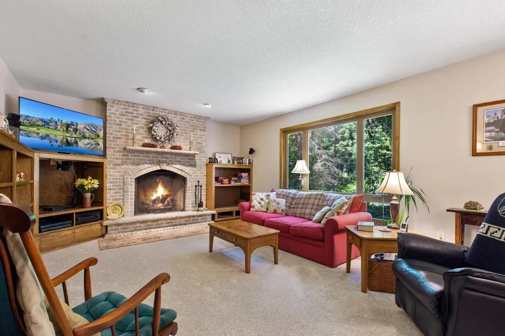8978 Jewel Avenue S Cottage Grove, MN 55016