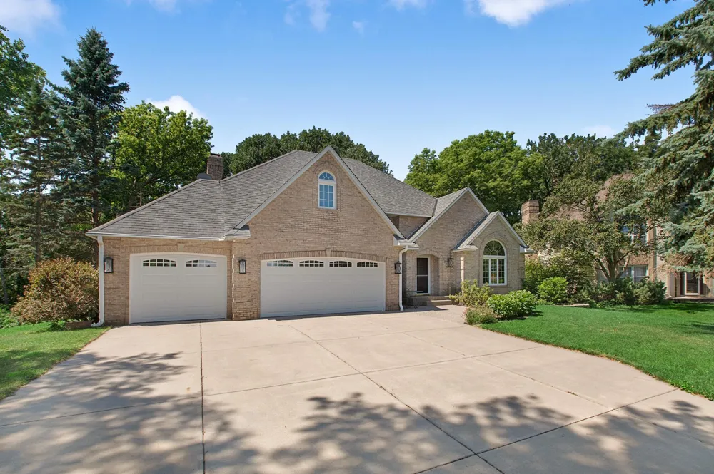 8978 Jewel Avenue S Cottage Grove, MN 55016