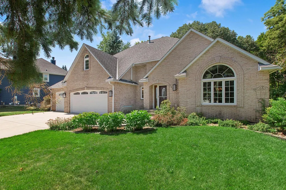 8978 Jewel Avenue S Cottage Grove, MN 55016