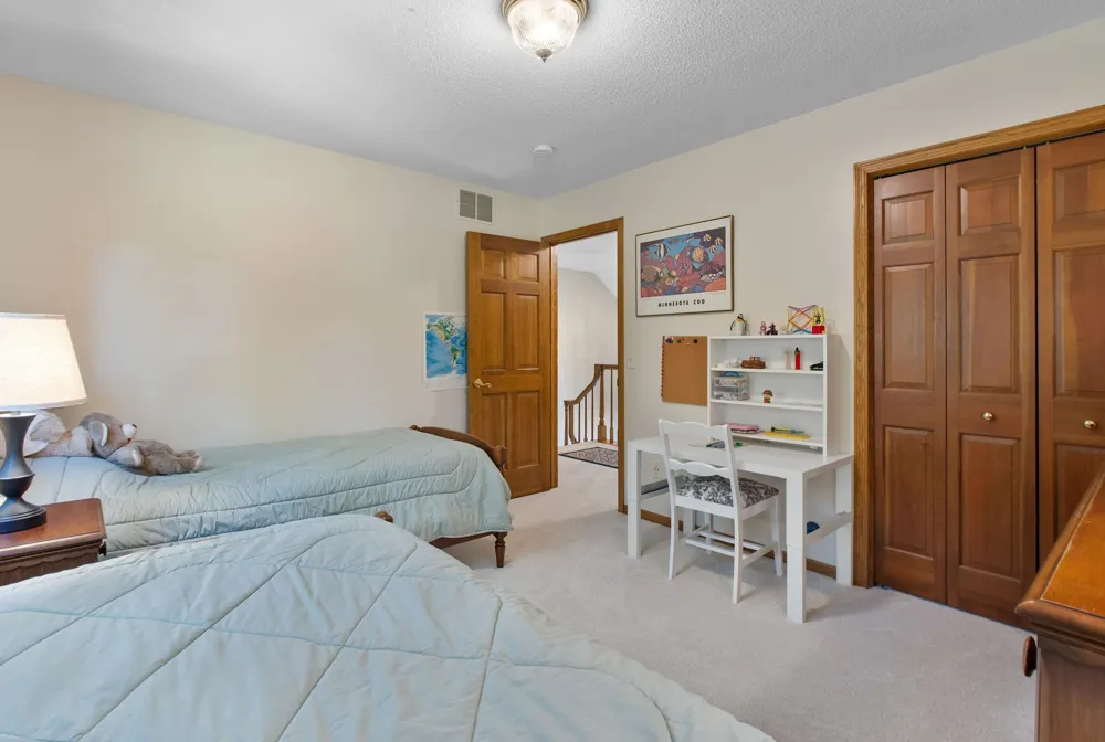 8978 Jewel Avenue S Cottage Grove, MN 55016