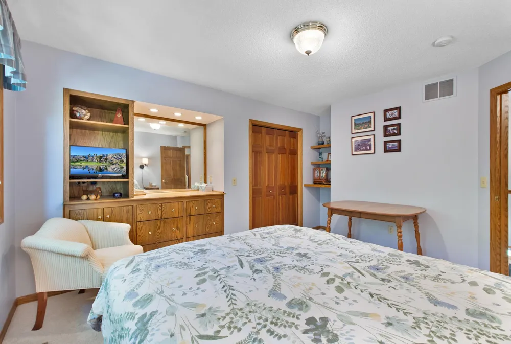 8978 Jewel Avenue S Cottage Grove, MN 55016