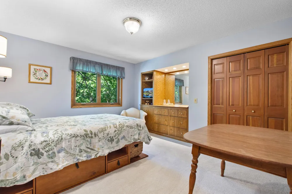 8978 Jewel Avenue S Cottage Grove, MN 55016